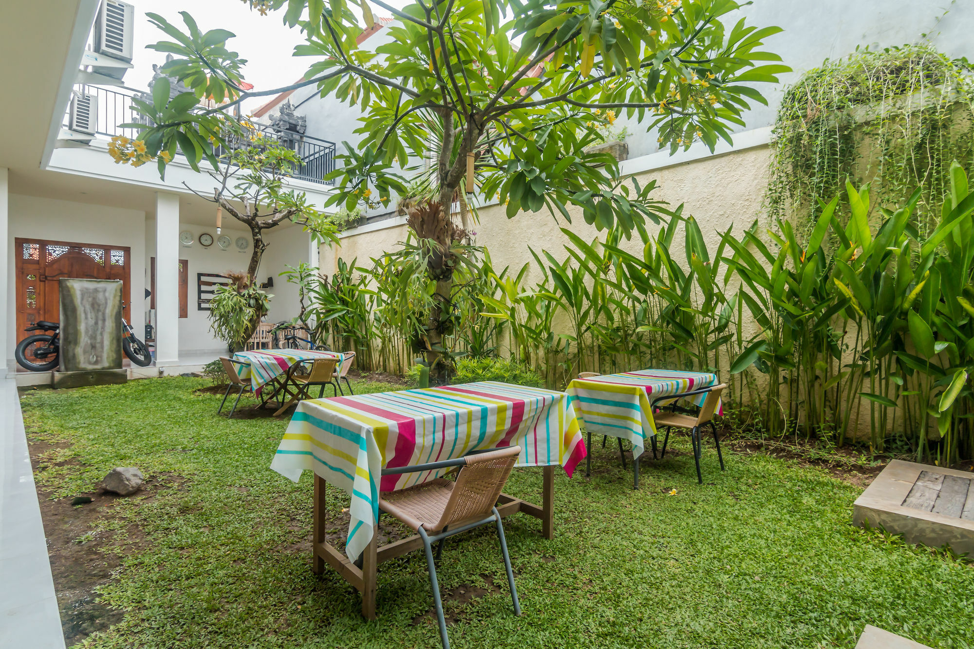 Zen Rooms Denpasar Mertasari Bagian luar foto